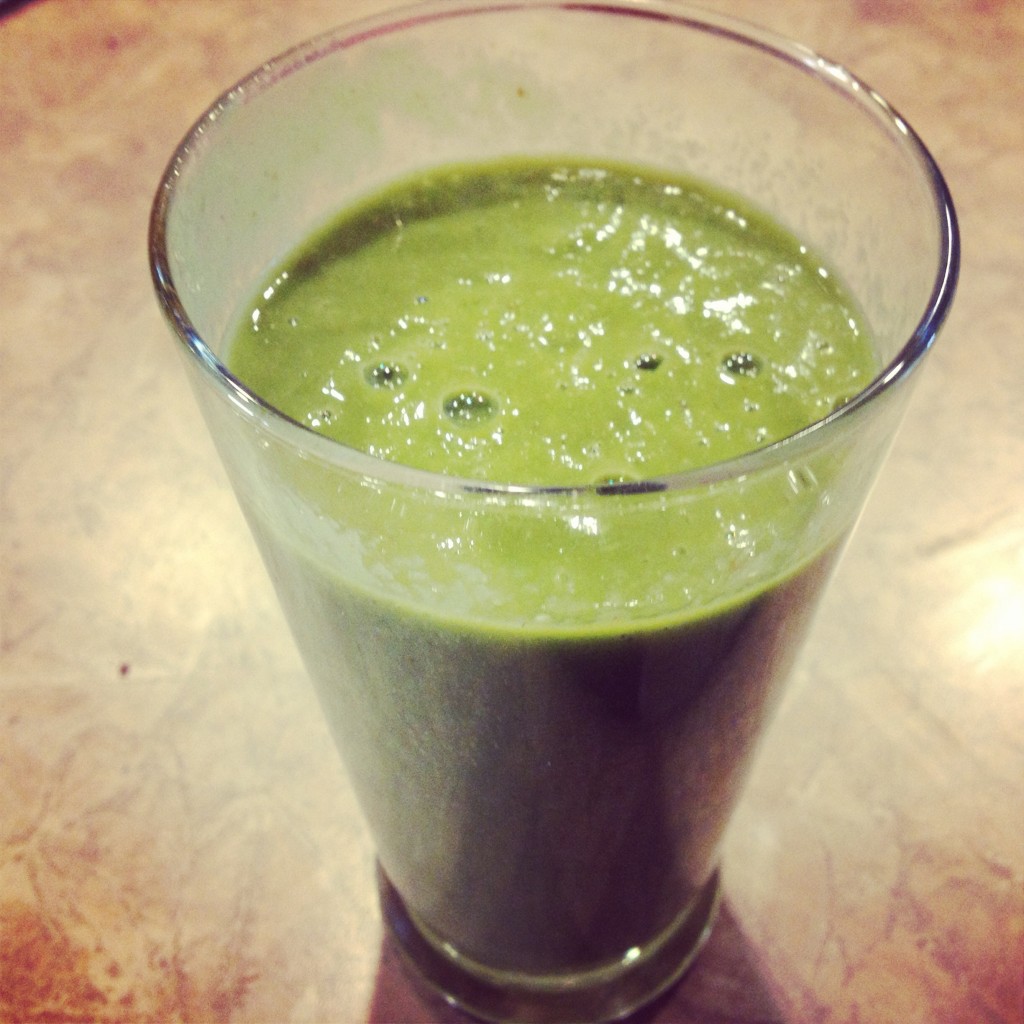 Kale, apple, banana, blueberries, peach, avocado and grapefruit.